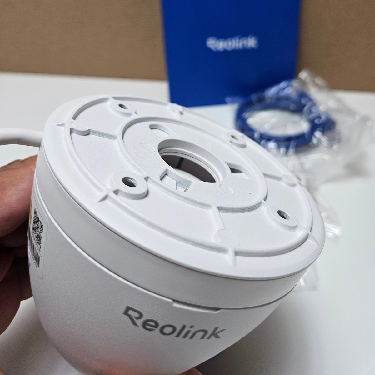 View of the sturdy white plastic mounting base on the bottom of the Reolink IP security camera.
